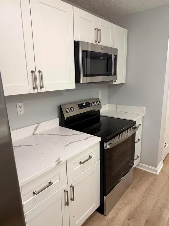 2 Bed 1 Bath Urban Residential Condo in Nashua, NH - 5