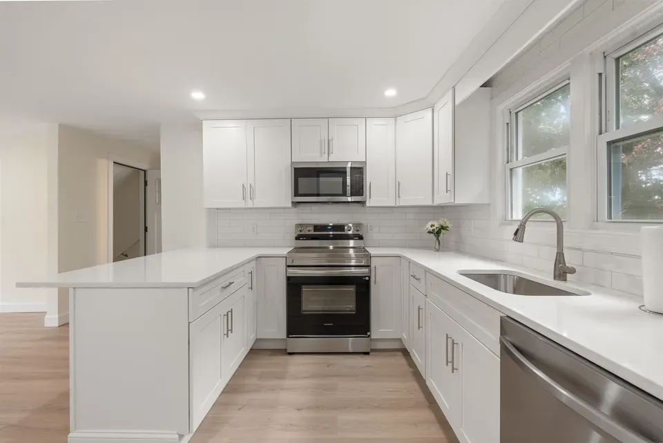 2 Bed 1 Bath Urban Residential Condo in Nashua, NH