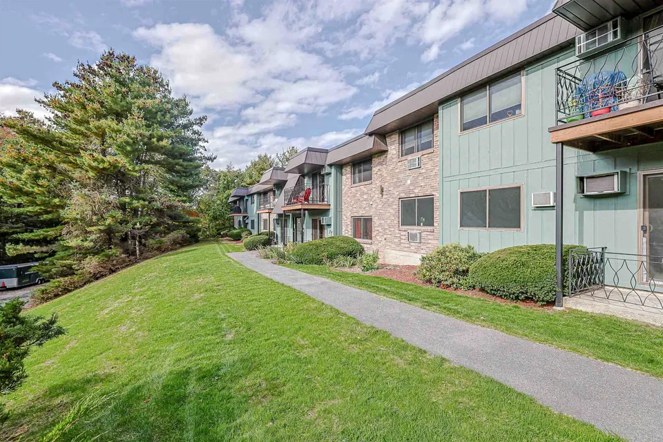 2 Bed 1 Bath Urban Residential Condo in Nashua, NH