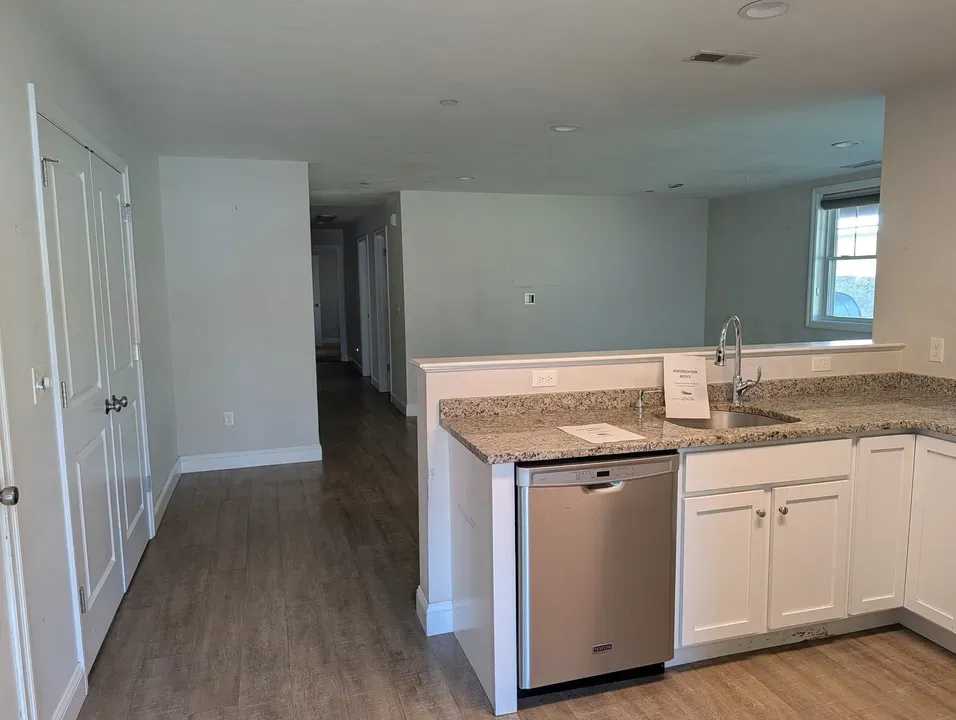 2 Bed 1 Bath Urban Residential Condo in Nashua, NH - 4