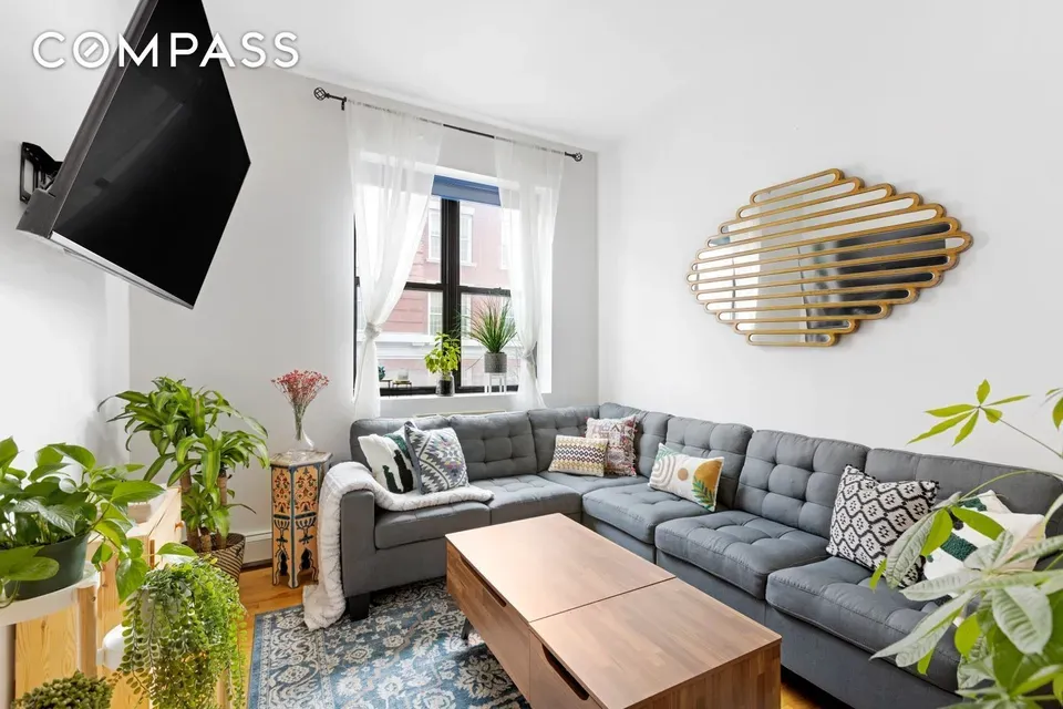 2 Bed 1 Bath Urban Residential Condo in New York, NY - 1