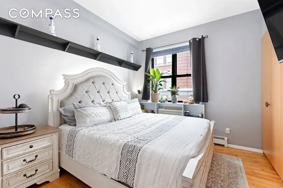 2 Bed 1 Bath Urban Residential Condo in New York, NY - 4
