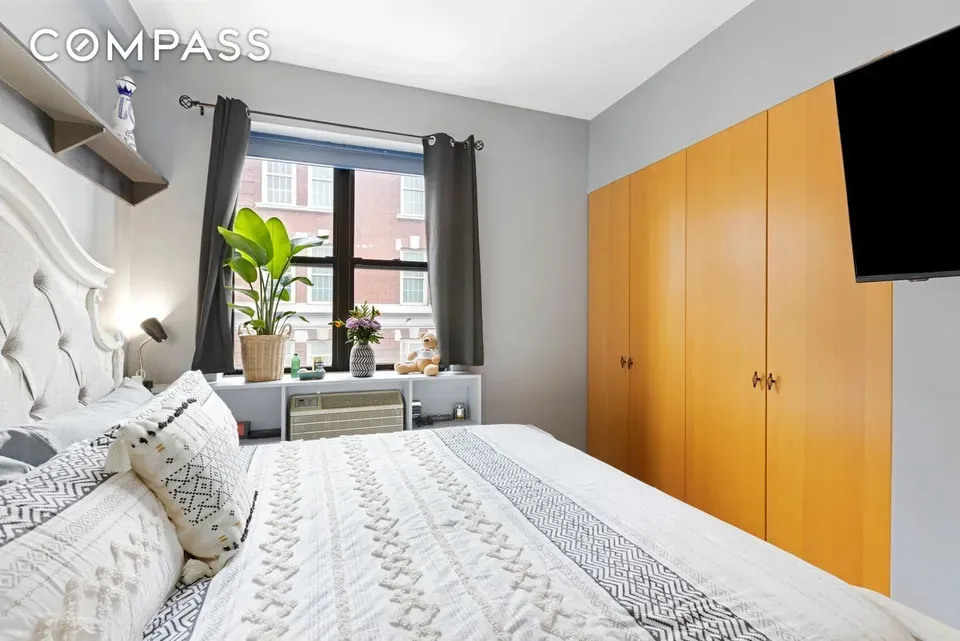 2 Bed 1 Bath Urban Residential Condo in New York, NY - 5
