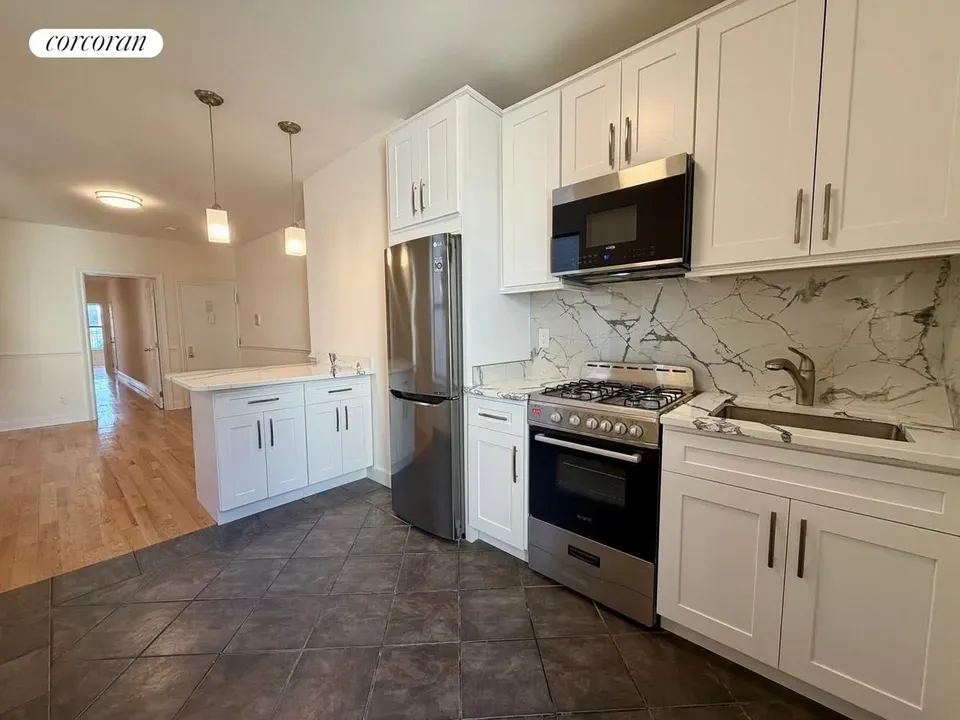 2 Bed 1 Bath Urban Residential Condo in New York, NY - 4