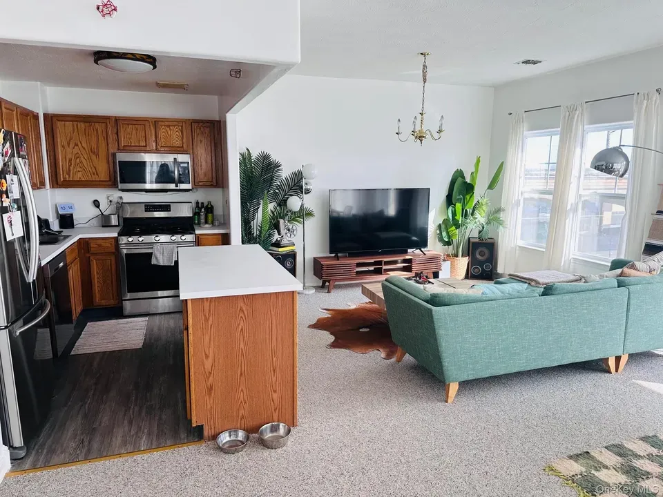 2 Bed 1 Bath Urban Residential Condo in Queens, NY - 3