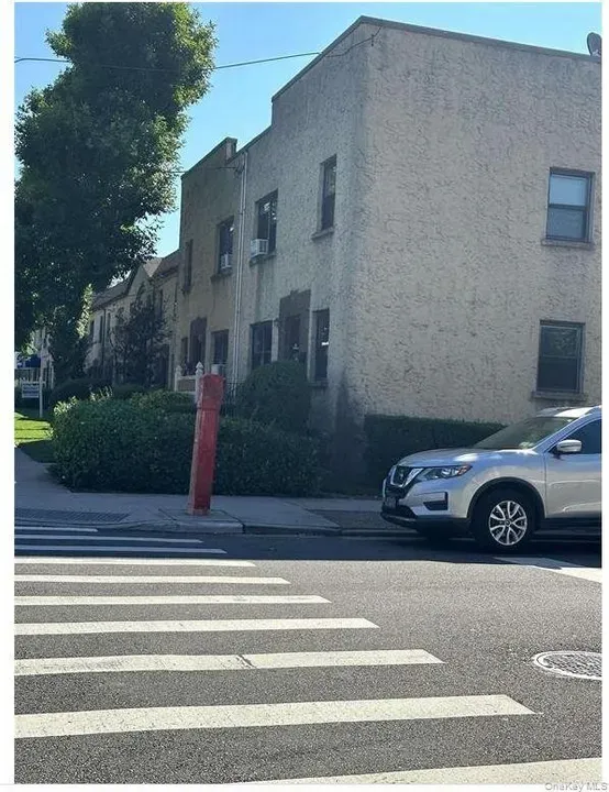 2 Bed 1 Bath Urban Residential Condo in Queens, NY - 3