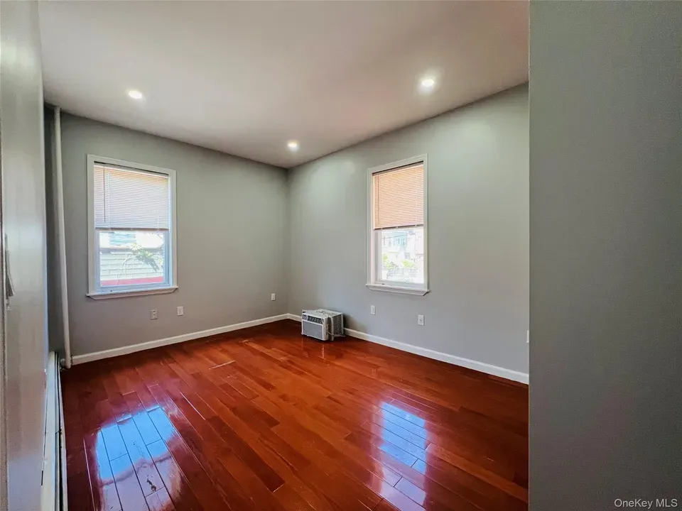 2 Bed 1 Bath Urban Residential Condo in Queens, NY