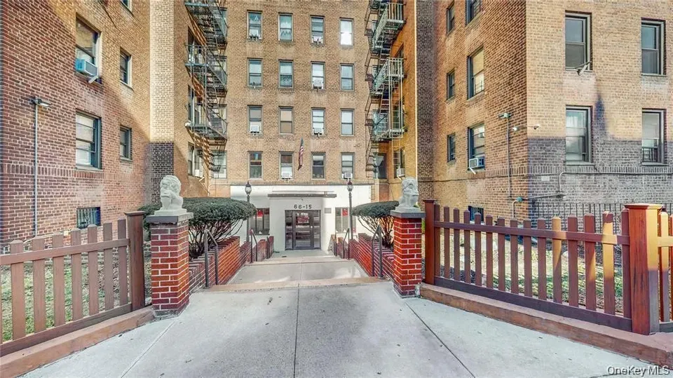2 Bed 1 Bath Urban Residential Condo in Queens, NY
