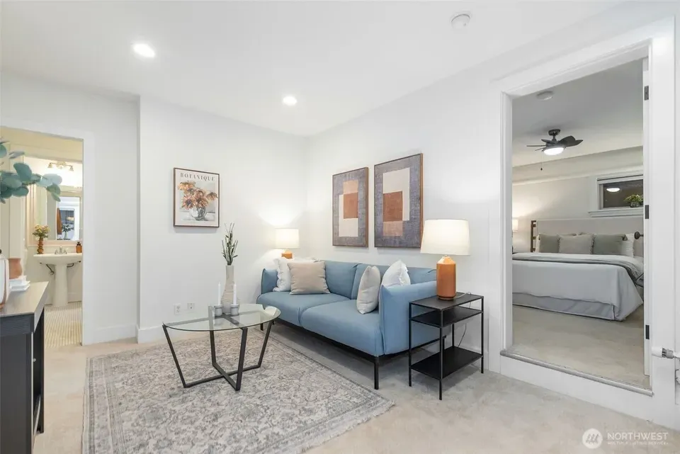 2 Bed 1 Bath Urban Residential Condo in Seattle, WA - 3