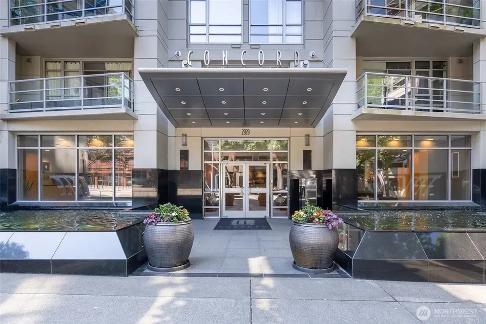 2 Bed 1 Bath Urban Residential Condo in Seattle, WA - 3