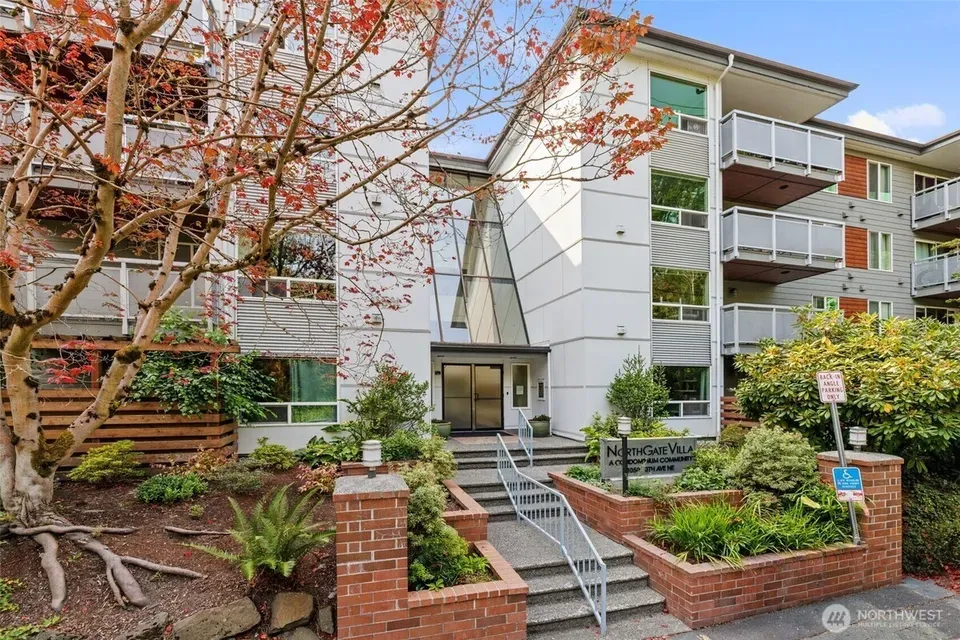 2 Bed 1 Bath Urban Residential Condo in Seattle, WA - 1