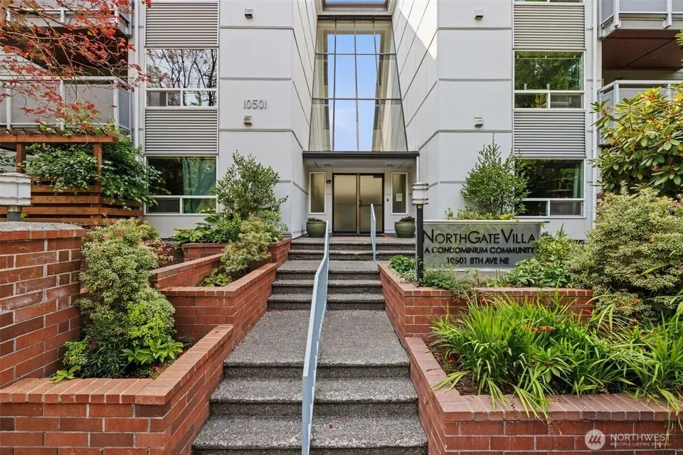 2 Bed 1 Bath Urban Residential Condo in Seattle, WA - 2