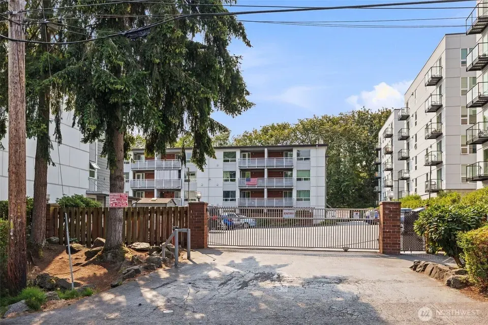 2 Bed 1 Bath Urban Residential Condo in Seattle, WA - 5