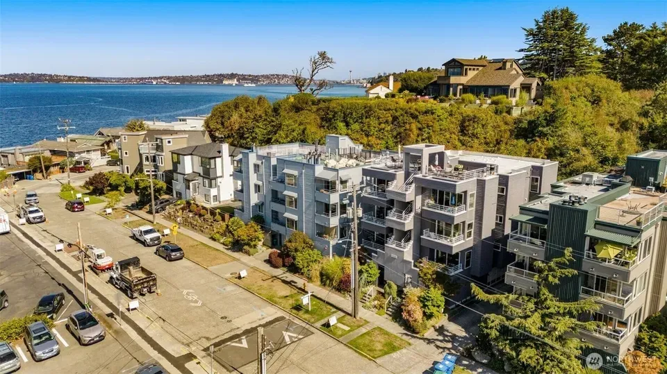 2 Bed 1 Bath Urban Residential Condo in Seattle, WA - 3
