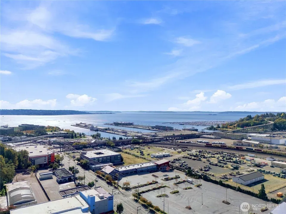 2 Bed 1 Bath Urban Residential Condo in Seattle, WA - 2