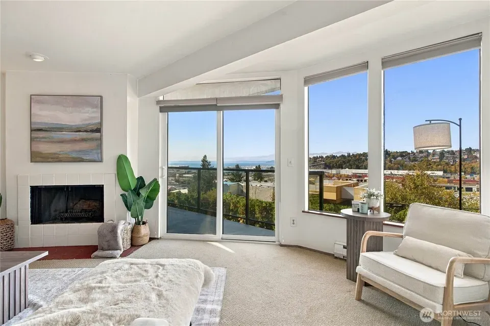 2 Bed 1 Bath Urban Residential Condo in Seattle, WA - 3