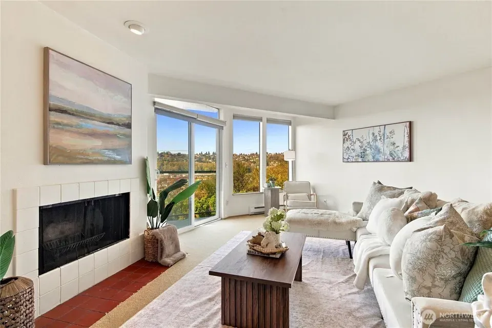 2 Bed 1 Bath Urban Residential Condo in Seattle, WA - 4