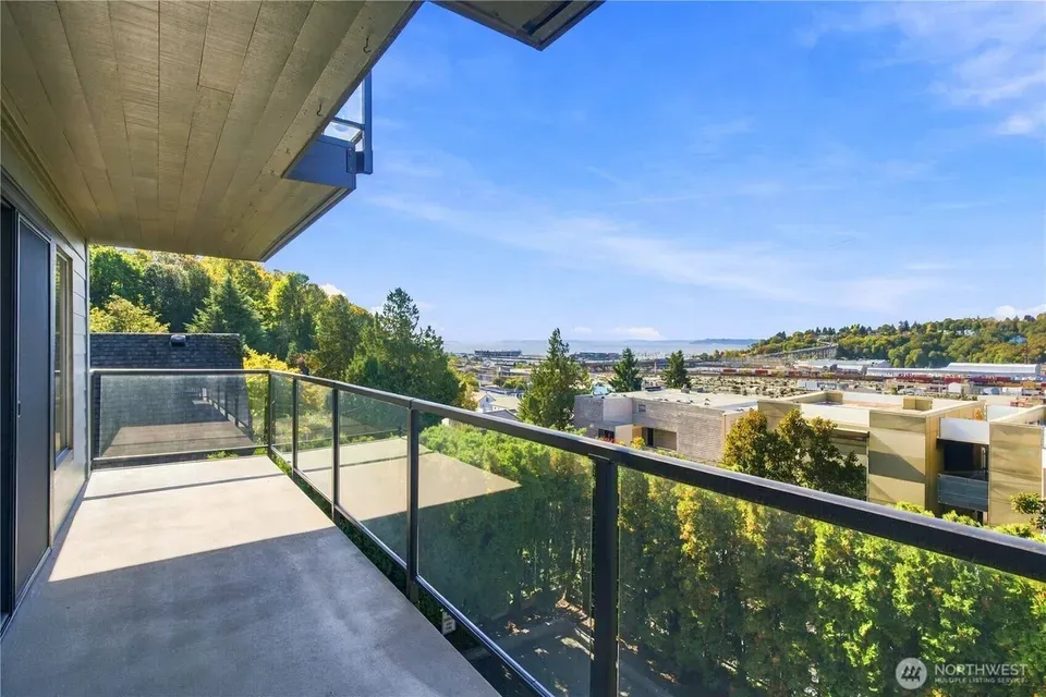 2 Bed 1 Bath Urban Residential Condo in Seattle, WA - 5