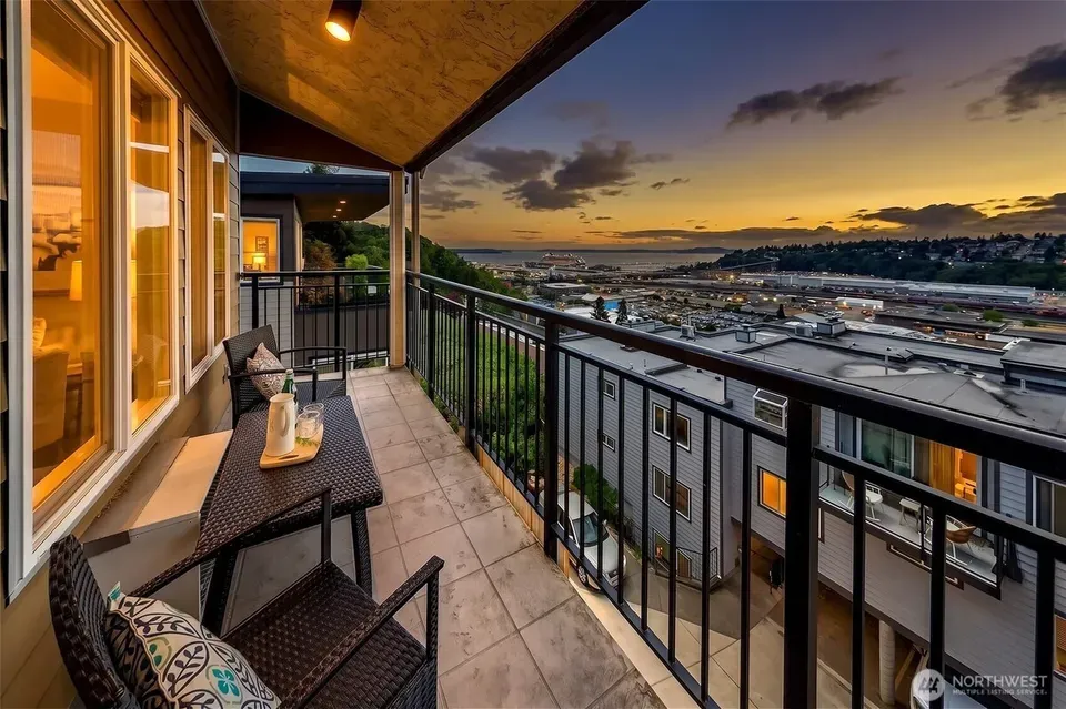 2 Bed 1 Bath Urban Residential Condo in Seattle, WA - 1
