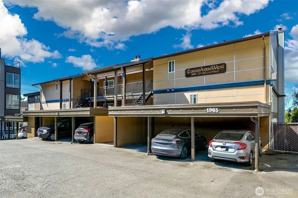 2 Bed 1 Bath Urban Residential Condo in Seattle, WA - 3