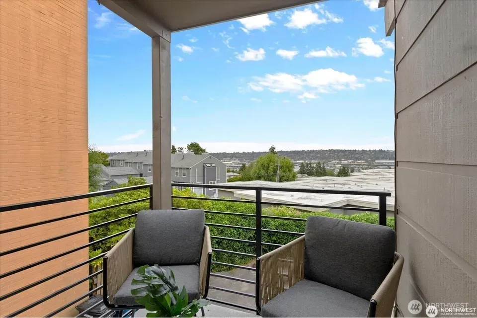 2 Bed 1 Bath Urban Residential Condo in Seattle, WA - 3