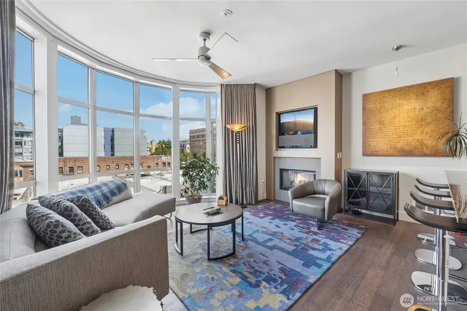 2 Bed 1 Bath Urban Residential Condo in Seattle, WA - 3