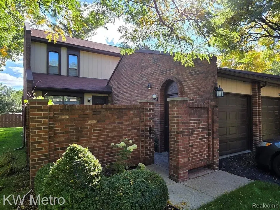 2 Bed 1 Bath Urban Residential Condo in Troy, MI - 1