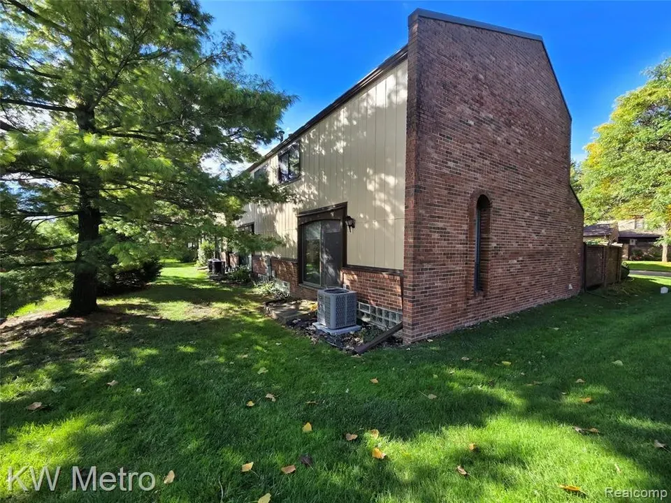 2 Bed 1 Bath Urban Residential Condo in Troy, MI - 2