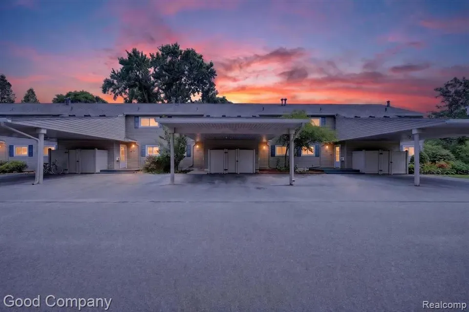 2 Bed 1 Bath Urban Residential Condo in Troy, MI - 1