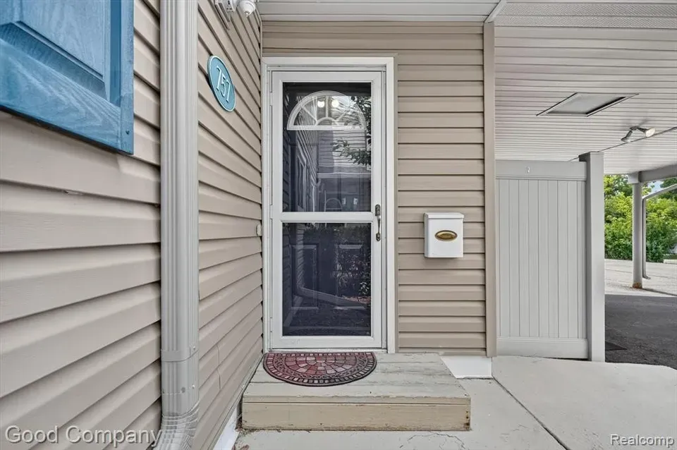 2 Bed 1 Bath Urban Residential Condo in Troy, MI - 3