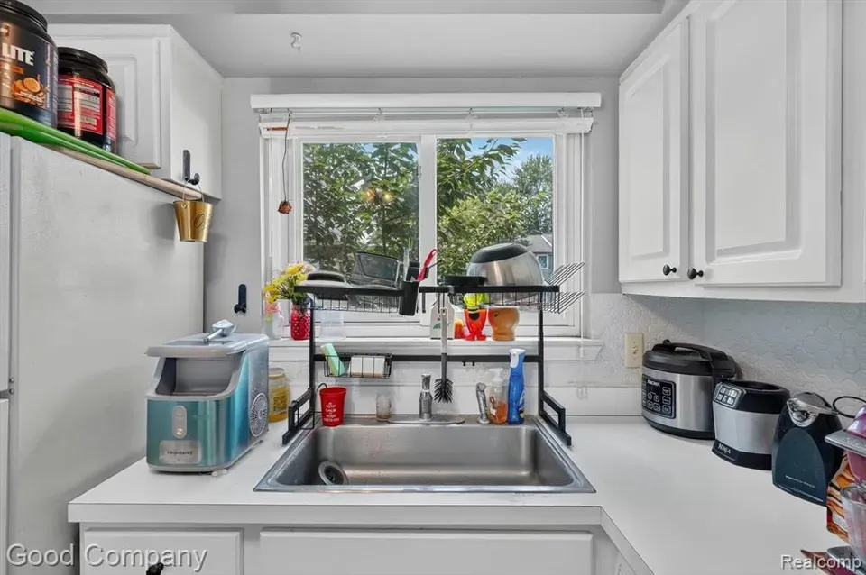2 Bed 1 Bath Urban Residential Condo in Troy, MI - 5