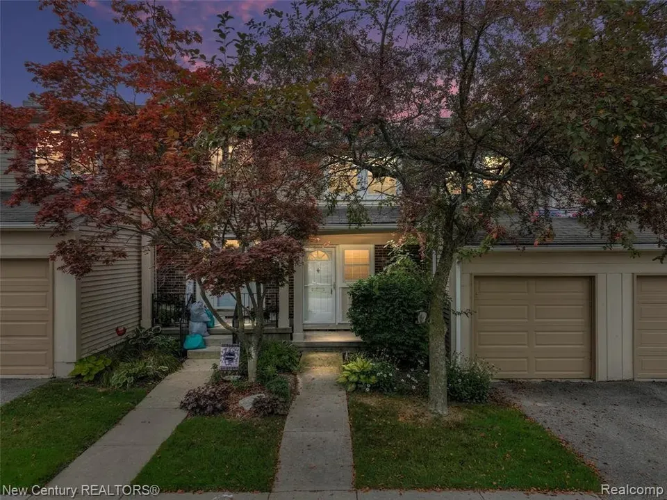 2 Bed 1 Bath Urban Residential Condo in Troy, MI