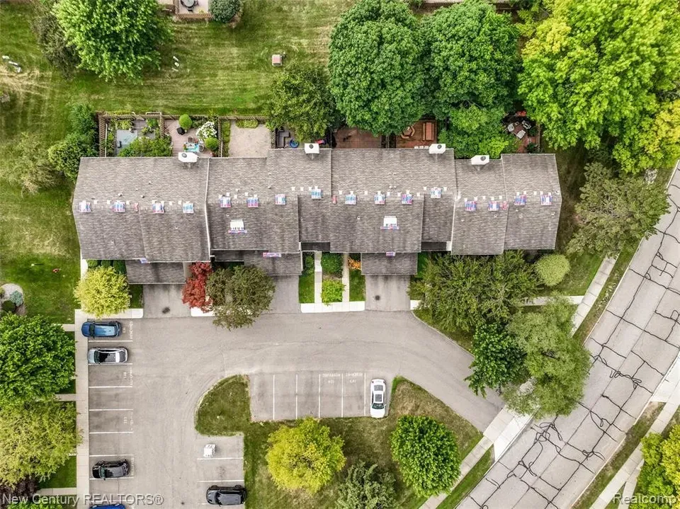 2 Bed 1 Bath Urban Residential Condo in Troy, MI - 5