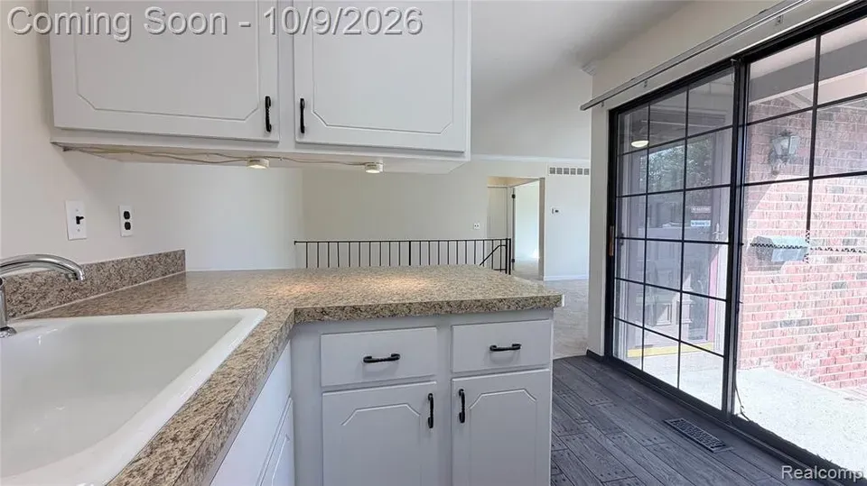 2 Bed 1 Bath Urban Residential Condo in Troy, MI - 4