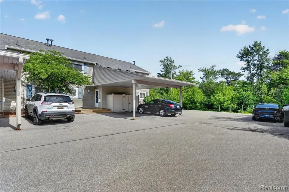 2 Bed 1 Bath Urban Residential Condo in Troy, MI - 2