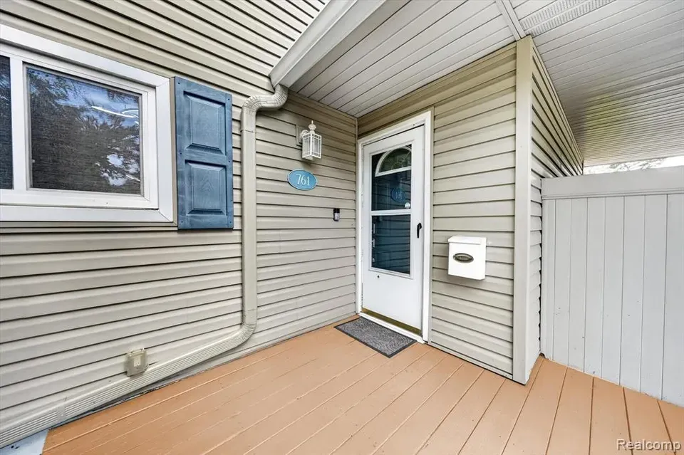 2 Bed 1 Bath Urban Residential Condo in Troy, MI - 3
