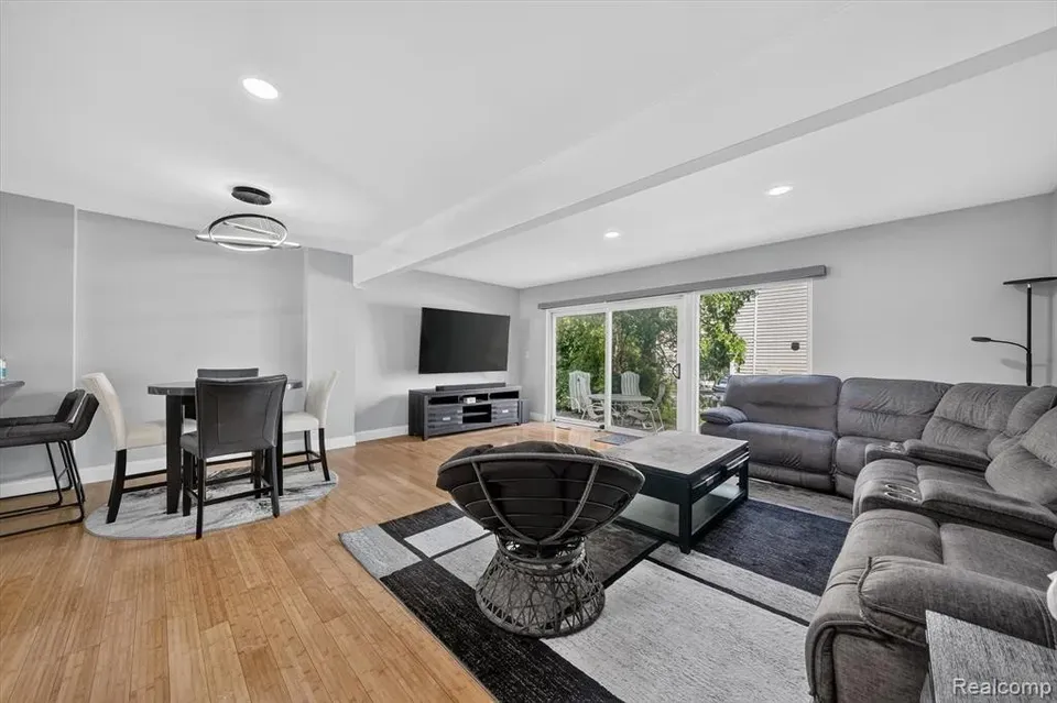 2 Bed 1 Bath Urban Residential Condo in Troy, MI - 4