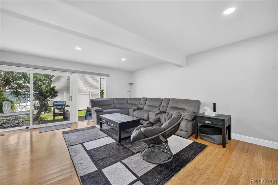 2 Bed 1 Bath Urban Residential Condo in Troy, MI - 5