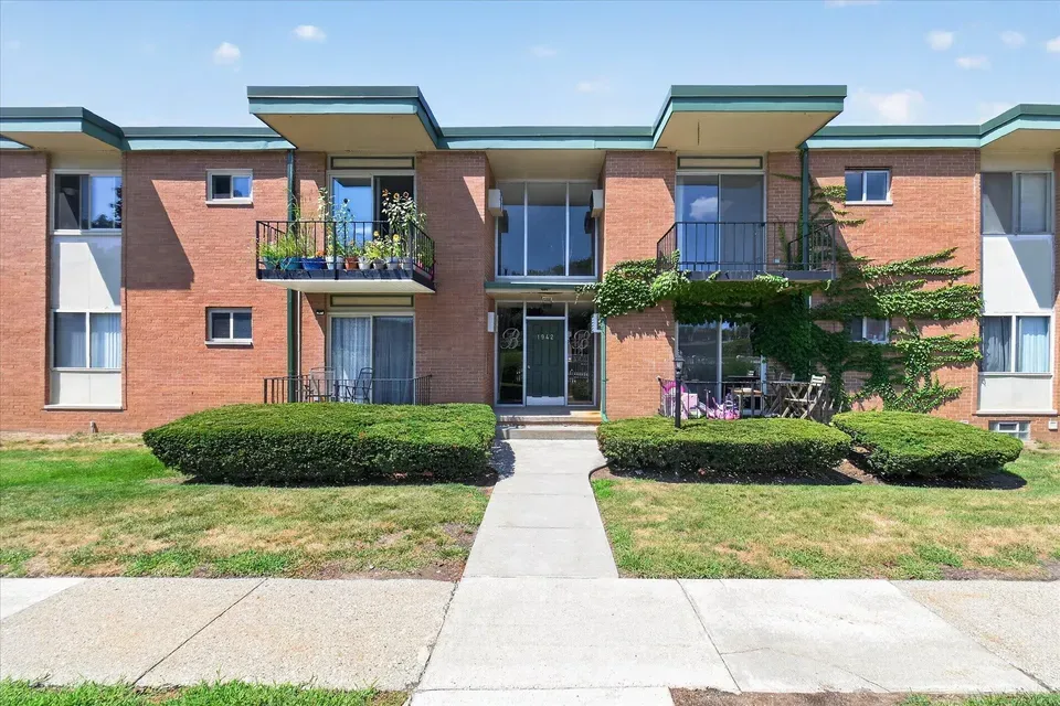2 Bed 1 Bath Urban Residential Condo in Troy, MI - 1