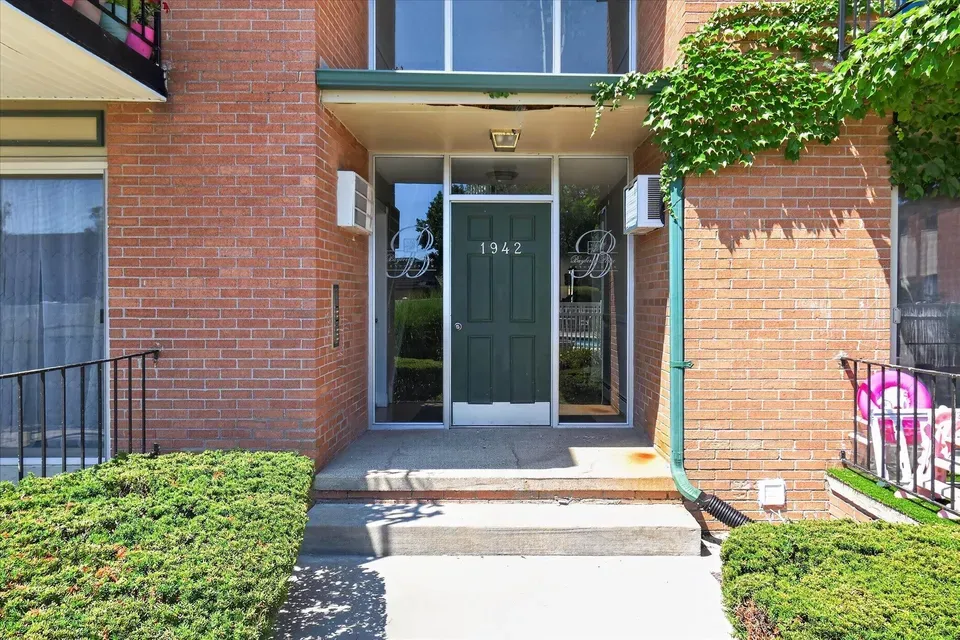 2 Bed 1 Bath Urban Residential Condo in Troy, MI - 2