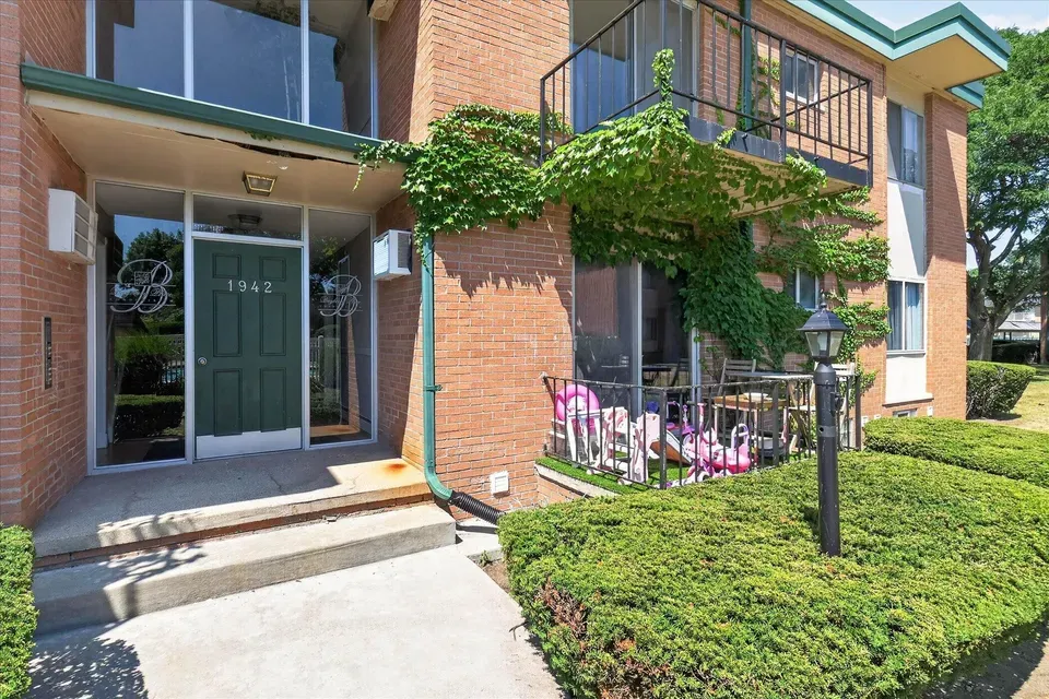 2 Bed 1 Bath Urban Residential Condo in Troy, MI - 3