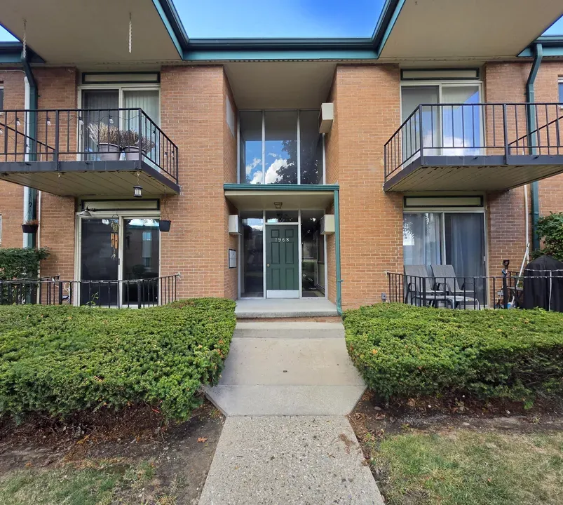 2 Bed 1 Bath Urban Residential Condo in Troy, MI