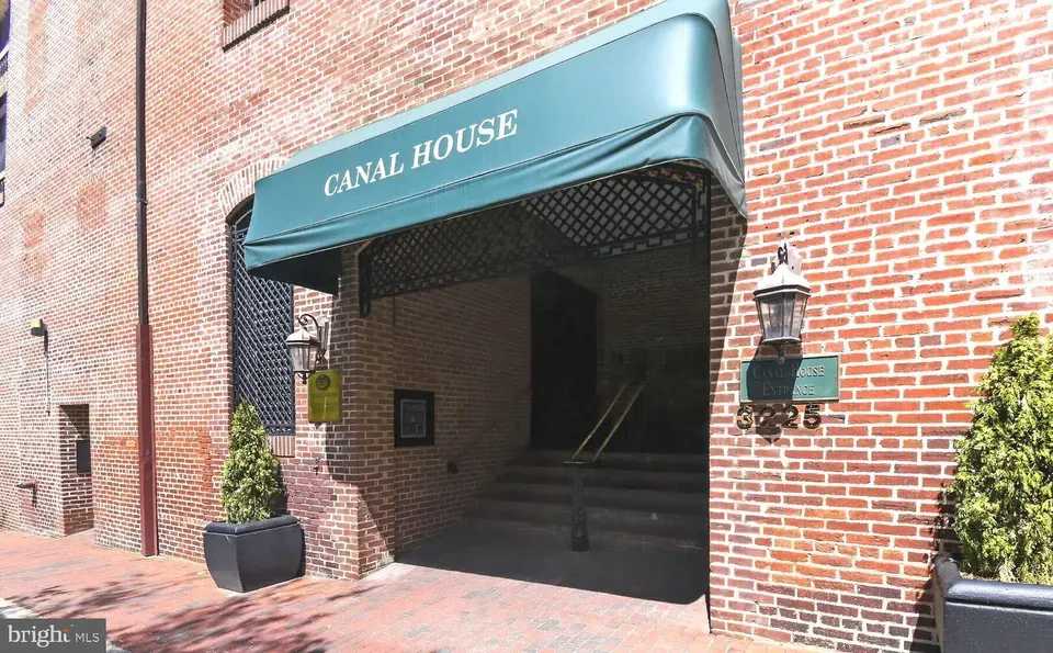 2 Bed 1 Bath Urban Residential Condo in Washington, DC - 4