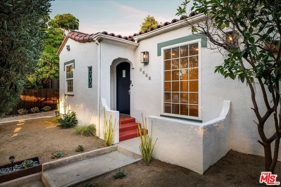 2 Bed 2 Bath Classic Historic Era Home in Los Angeles, CA - 1