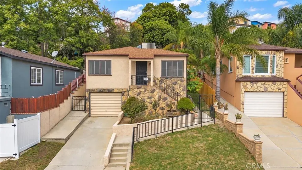 2 Bed 2 Bath Classic Historic Era Home in Los Angeles, CA - 3
