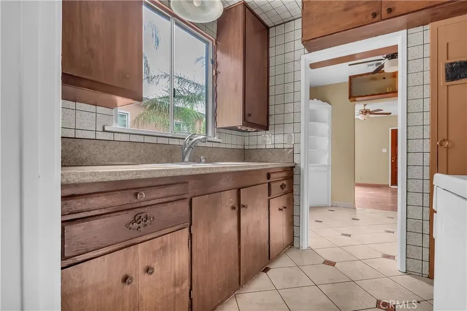 2 Bed 2 Bath Classic Historic Era Home in Los Angeles, CA - 4
