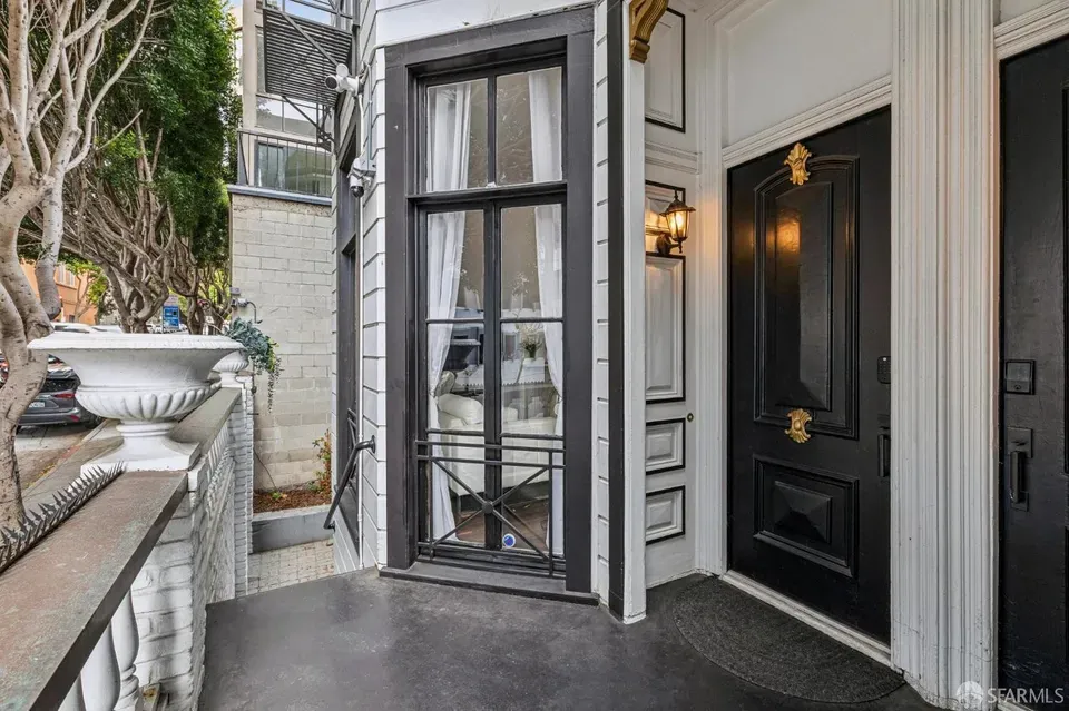 2 Bed 2 Bath Classic Historic Era Home in San Francisco, CA - 2