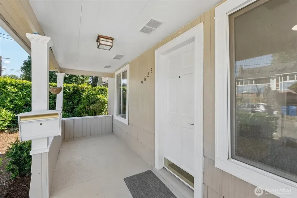 2 Bed 2 Bath Classic Historic Era Home in Seattle, WA - 2
