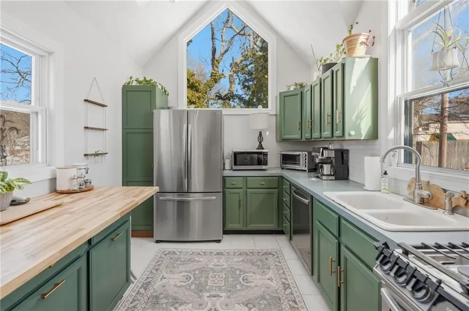 2 Bed 2 Bath Classic Historic Era Home in Warwick, RI - 1
