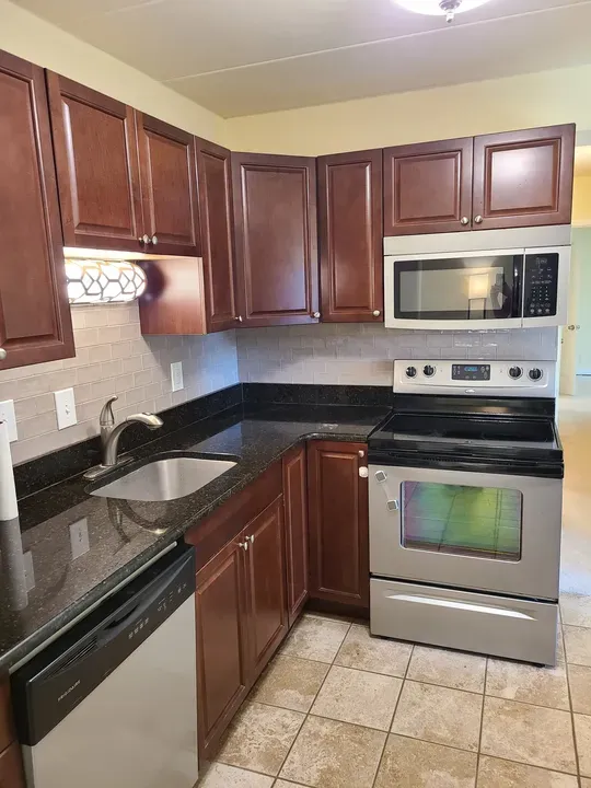 2 Bed 2 Bath Contemporary High-Rise Condo in Alexandria, VA